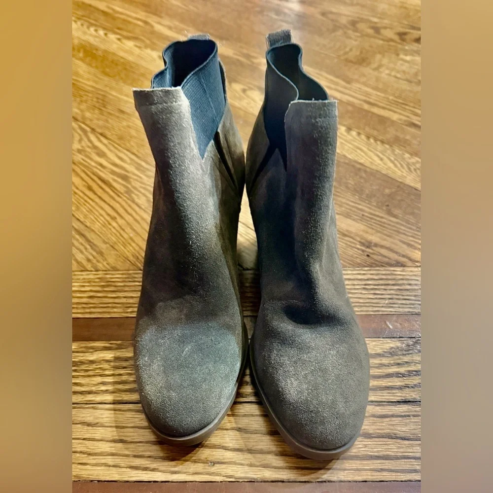 Guess‎ Suede Ankle Booties - 6.5
